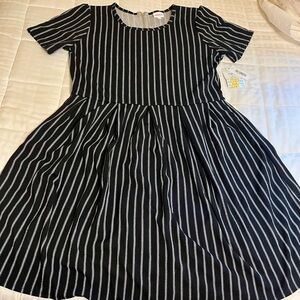 NWT Lularoe Amelia 3xl dress . Flattering vertical strips